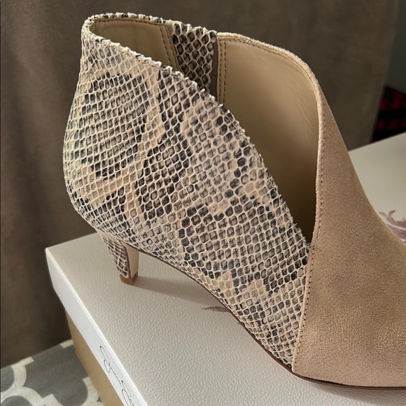 Jessica Simpson Tan Heels with Snake Print - Picture 3 of 4